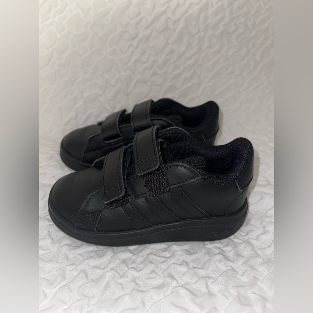 Adidas Size 7 Infant Sneakers